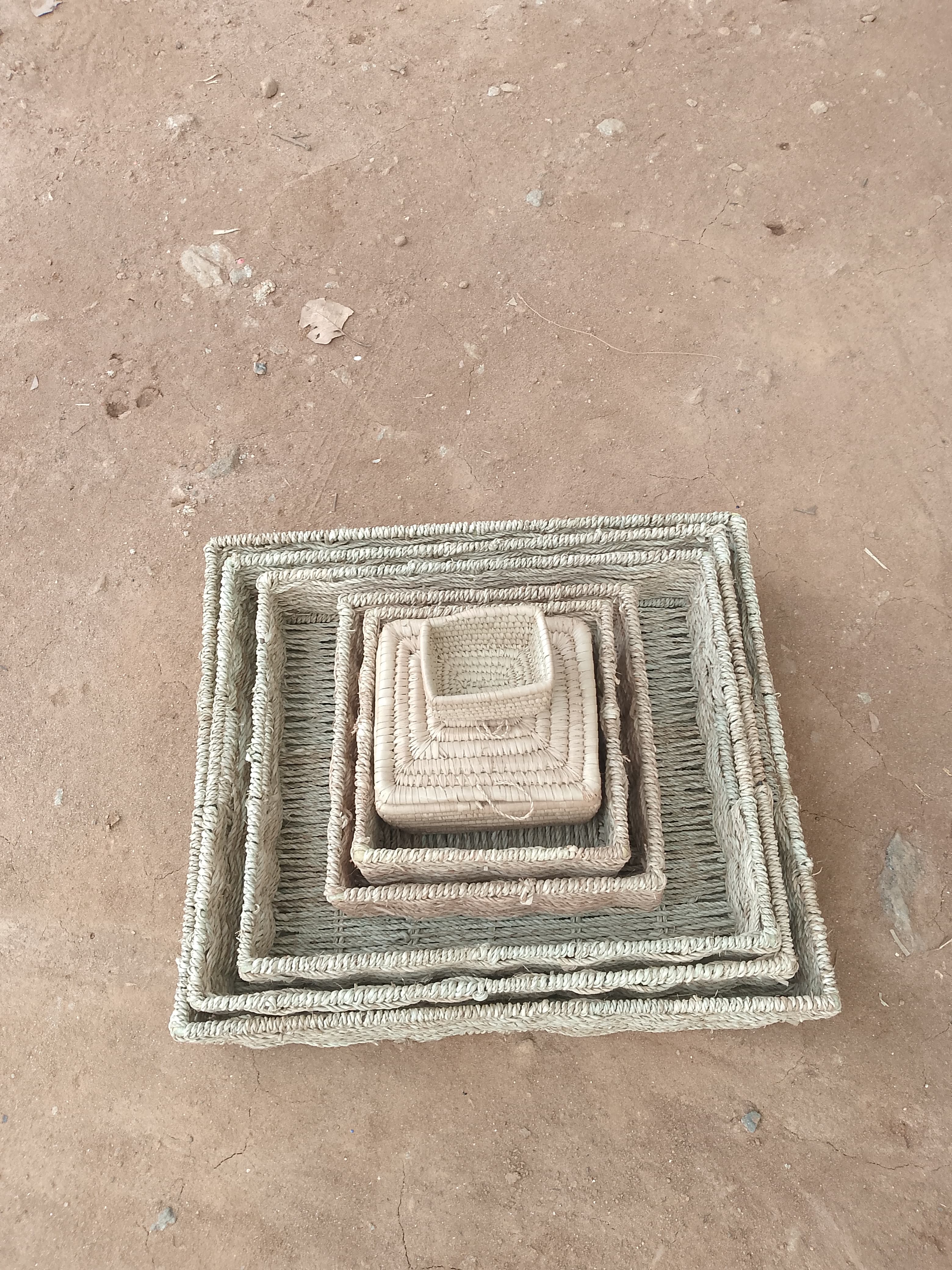 Rafia basket  – Medium size rafia basket 