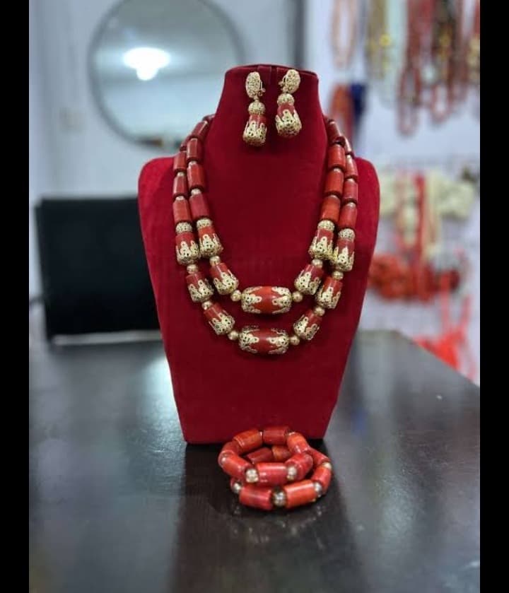 Bead – Complete red beaded accessories 