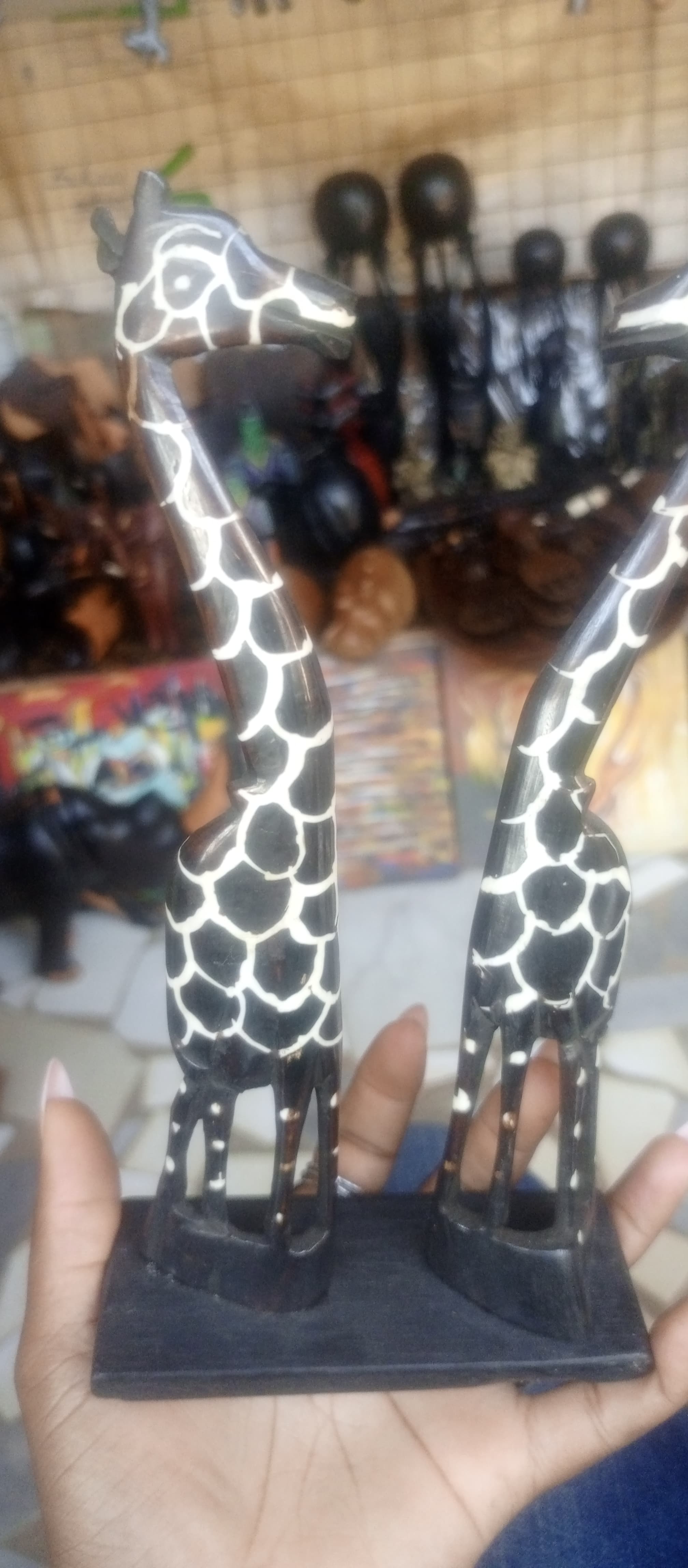 Wooden Decor  – Medium giraffe shaped wooden decor 