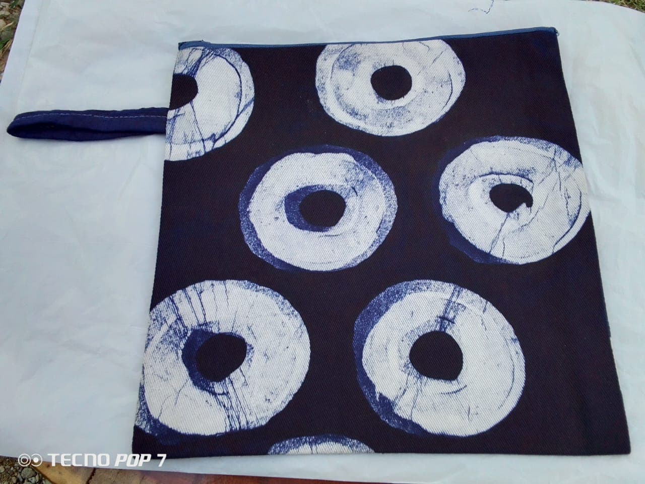 Dark blue batik makeup bag with white donut pattern – Dark blue bag with white round pattern