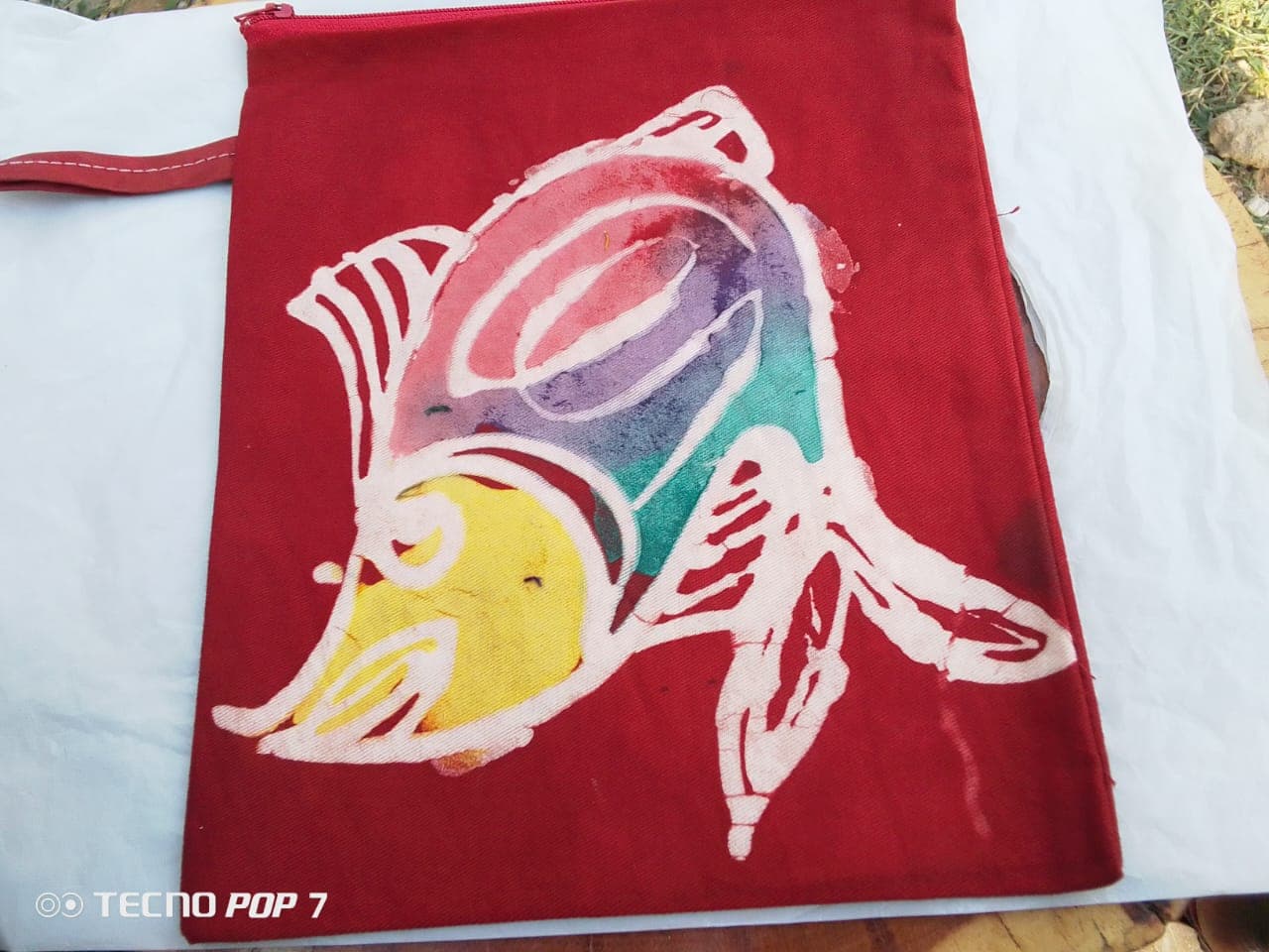 Batik makeup bag with fish pattern – Red batik makeup bag with multicolored fish print