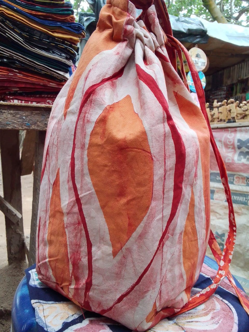 Pear shaped pattern batik picnic bag – Red and orange pear shaped pattern batik picnic bag
