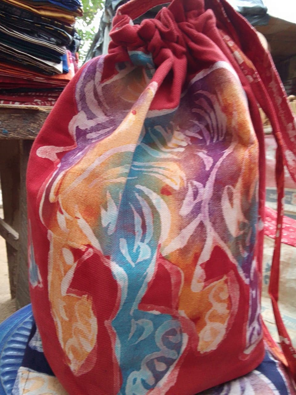Picnic bag with multicolored horse pattern – Red picnic bag with multicolored horse pattern